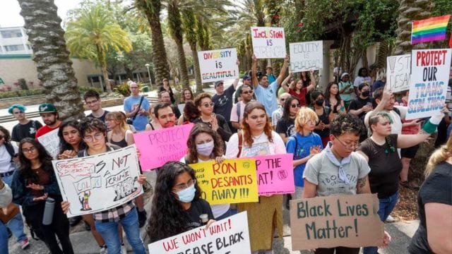 Hundreds of High School and College Students in Florida Protest for Better Education!