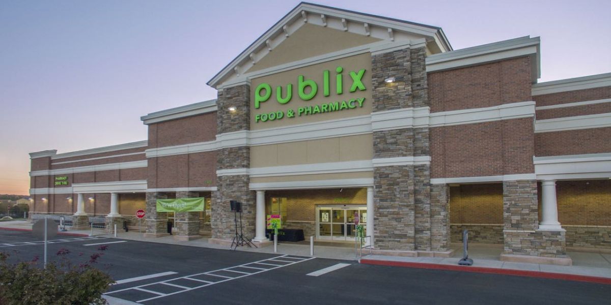 Local Residents Unite Against Violence, Save 65-Year-Old Woman Outside Publix