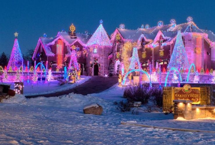 These Towns in Illinois Have the Best Christmas Light Displays