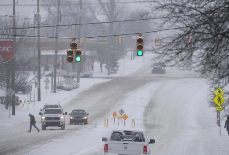 14 Dead as Winter Storm Strikes Tennessee, Northeast Wary