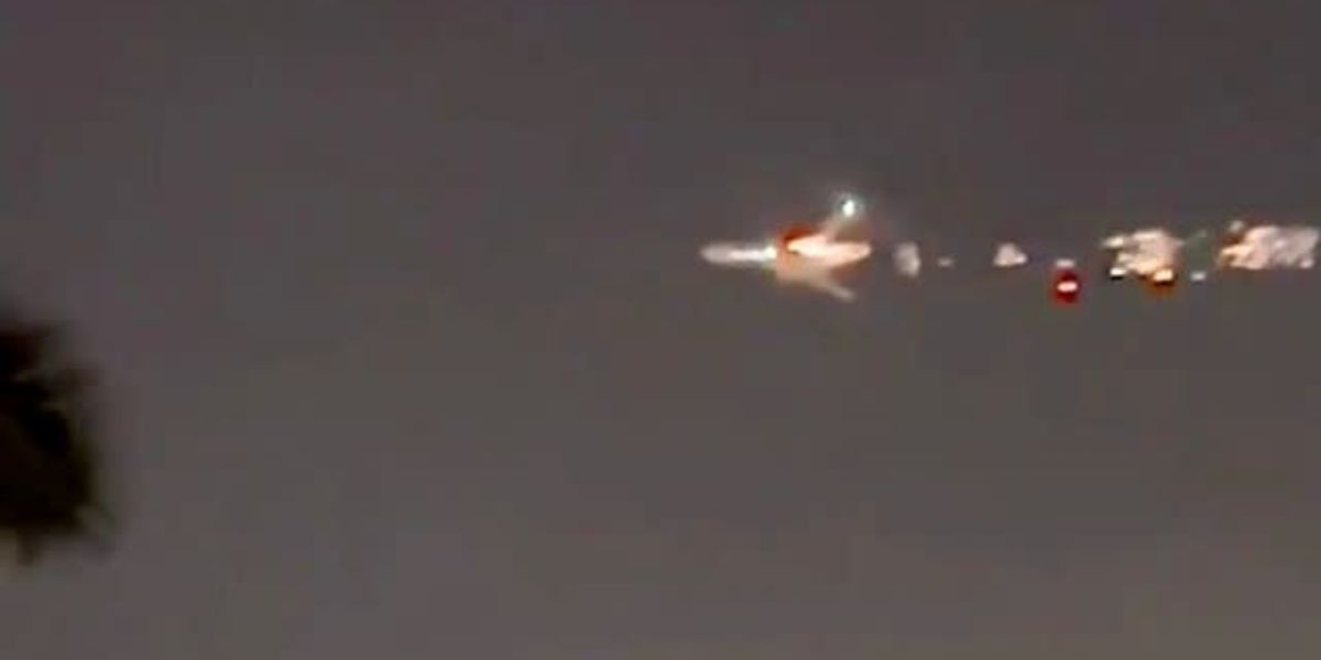 Boeing 747 Makes Urgent Landing in Miami as Flames Engulf Aircraft