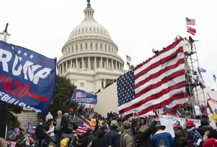 Capitol Rioter Sentenced to 5 Years for Assaulting 6 Police Officers