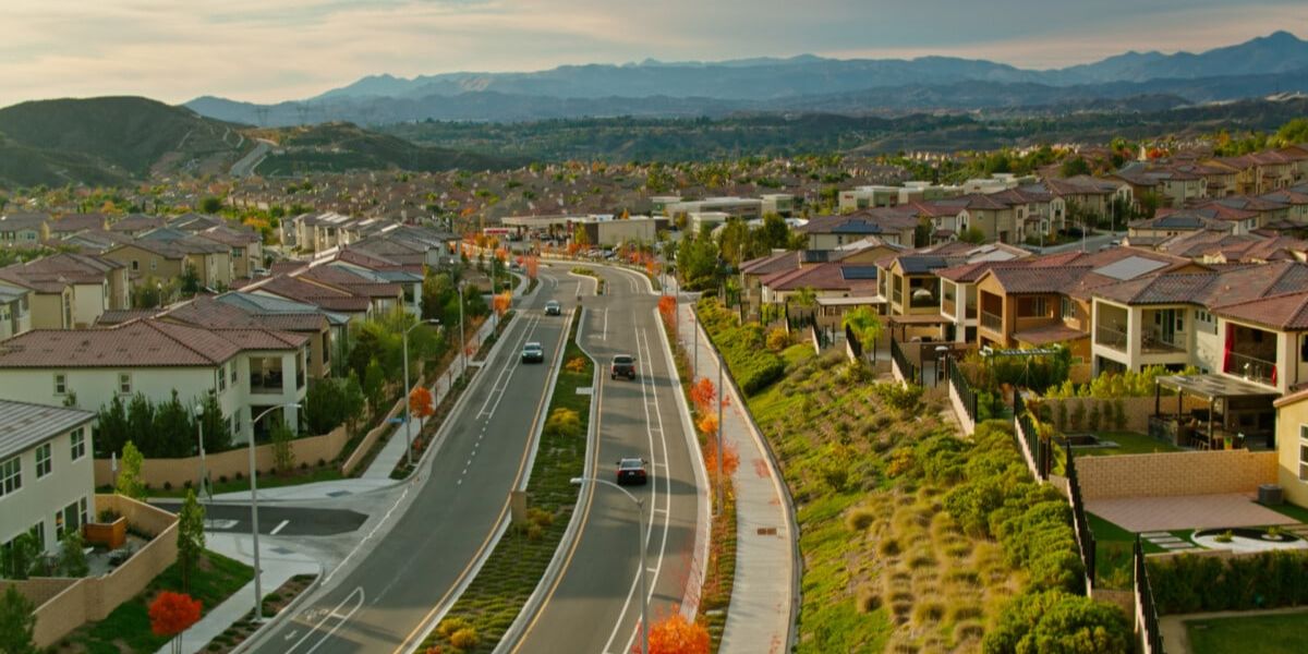 Caution Zones: Ranking Santa Clarita's High-Risk Neighborhoods in California