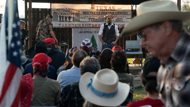 Protest Convoy from Far-Right Groups Advances Toward Southern Border Amid Migrant Crisis