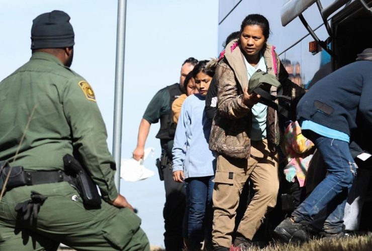 Protest Convoy from Far-Right Groups Advances Toward Southern Border Amid Migrant Crisis