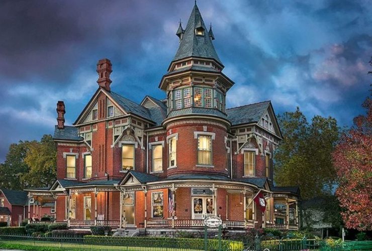 Royal Retreats: Arkansas's Top 5 Castles That Radiate Beauty and History