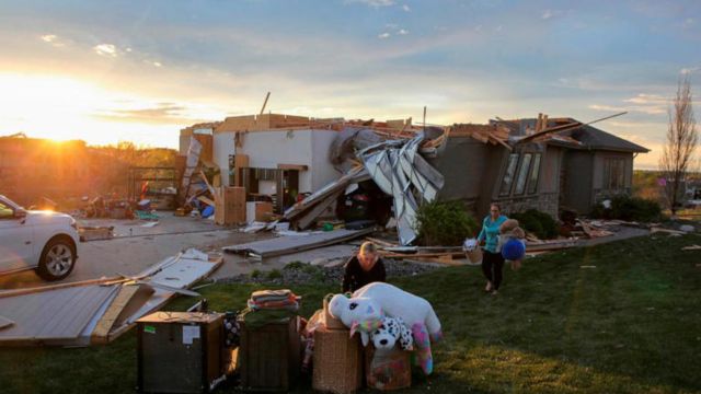 Continued Tornado Warning 4 Hurt, 83 Tornadoes Recorded 