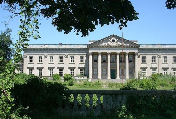 Resurrecting History: The Titanic's Shadow Over Pennsylvania's Abandoned Mansion