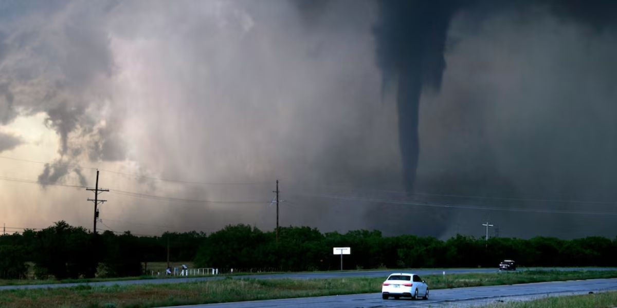 Alert: NOAA Forecasts High Probability of Destructive Tornadoes