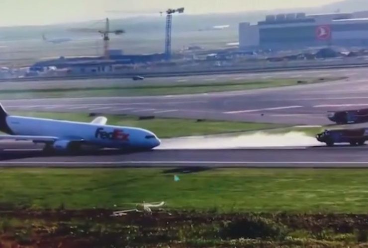 Critical Landing: Boeing 767 Emergency Landing Due to Front Landing Gear Failure