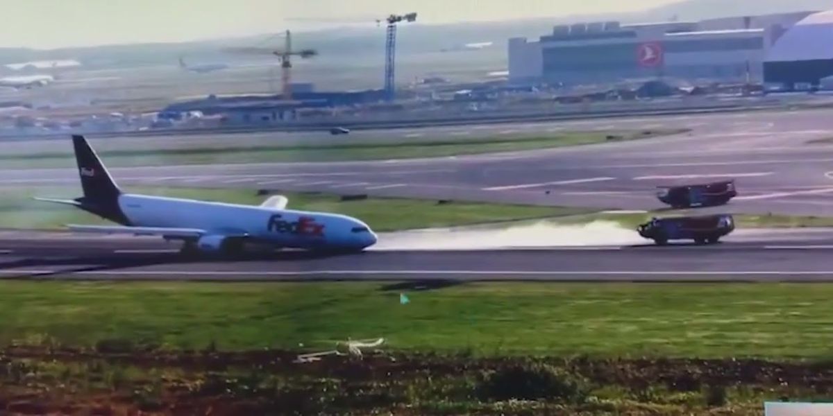 Critical Landing: Boeing 767 Emergency Landing Due to Front Landing Gear Failure