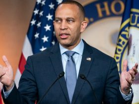 Jeffries Demands Apology from Alito for 'Disrespecting' American Flag