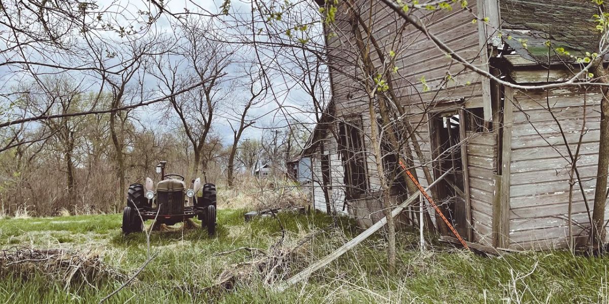 Step into the Past: Discover 5 Ghost Towns That Time Forgot in Nebraska!