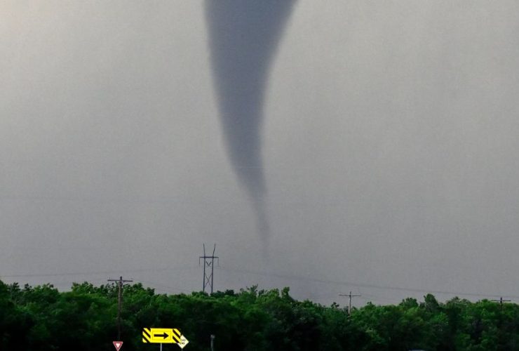 Tornado Outbreak from Texas to North Dakota, Eastward Threat Looms