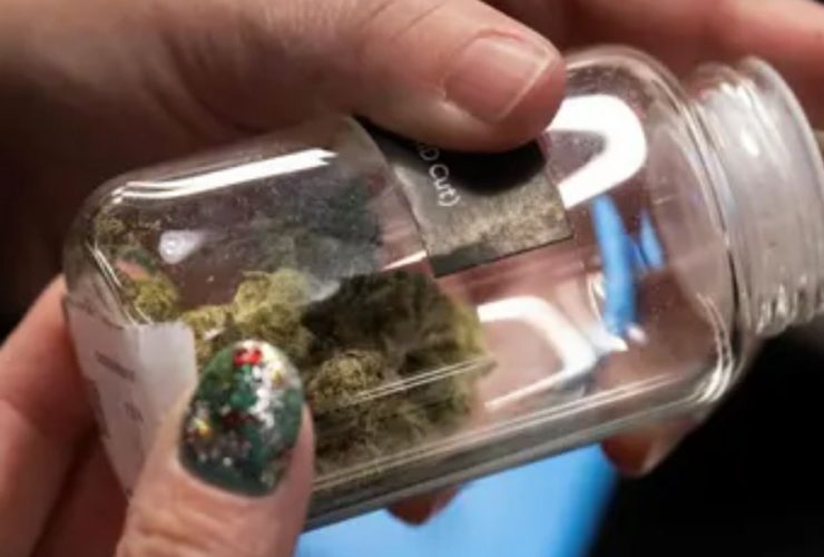 Bong Water Lands US Woman in Potential 30-Year Prison Term 'It’s Just So Wrong'