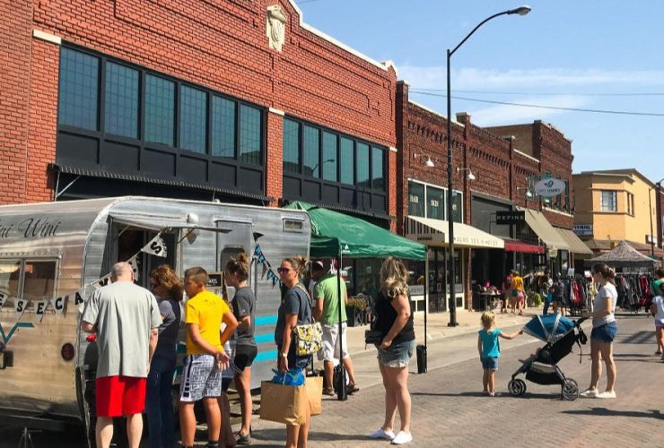From Cornfields to Commerce: 5 Towns with the Rise of Local Businesses in Kansas