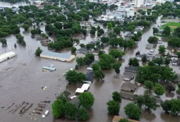 Severe Floods in Iowa 250 Rescued, Hundreds of Homes Destroyed