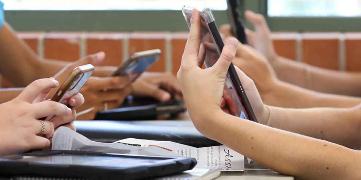 Indiana Schools to Implement New Cell Phone Guidelines and Absenteeism Rules