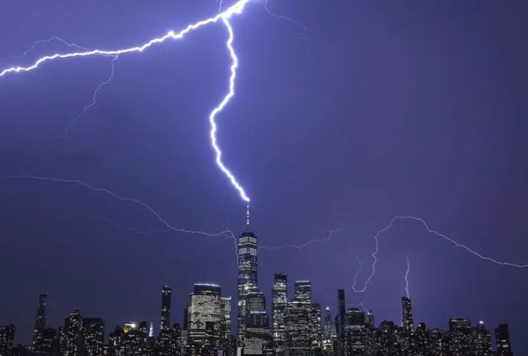 Storm Surge Philadelphia and NYC Grapple with Intense Wednesday Weather