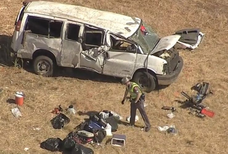 Tragic Texas Rollover 4 Dead, 10 Injured in Devastating Accident