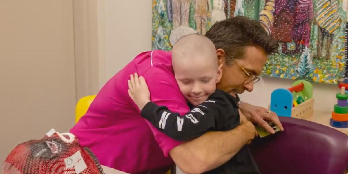 Ryan Reynolds Brightens a Young Cancer Patient's Day with Surprise Visit at Boston Hospital