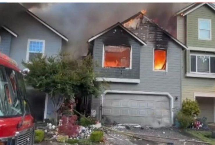 Three Killed in Portland Suburbs as Twin-Engine Plane Crashes into Townhomes