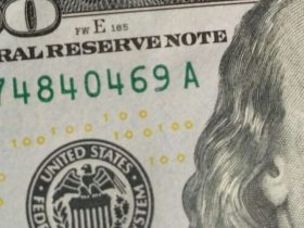 America Drops the $1 Bill, Here’s How It Will Affect Spending