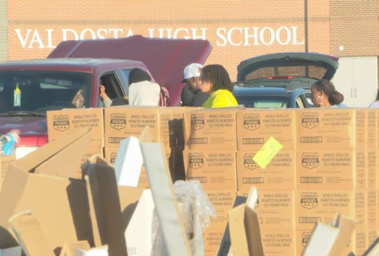 Second Harvest of South Georgia Delivers Thanksgiving Meals to Those in Need
