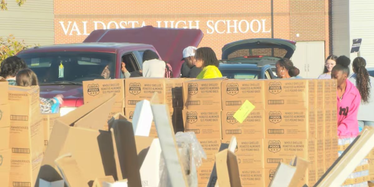 Second Harvest of South Georgia Delivers Thanksgiving Meals to Those in Need