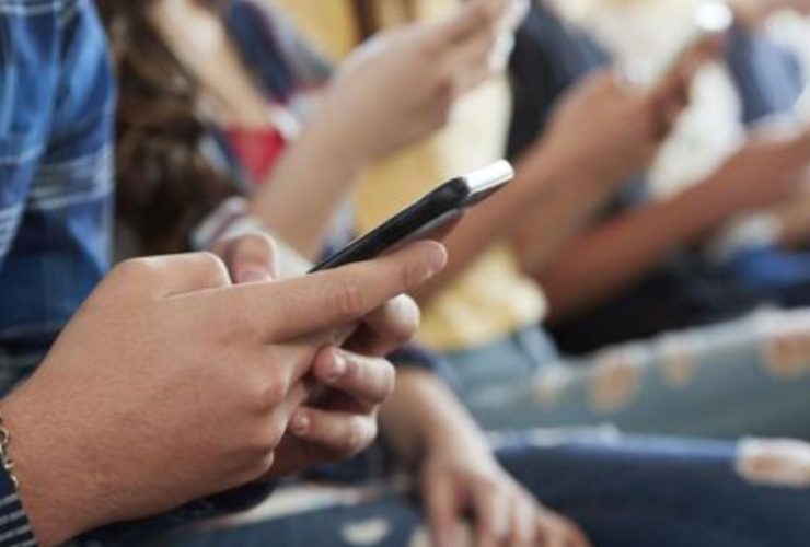 Tennessee's New Bill Proposes Crackdown on Cell Phone Use in Classrooms