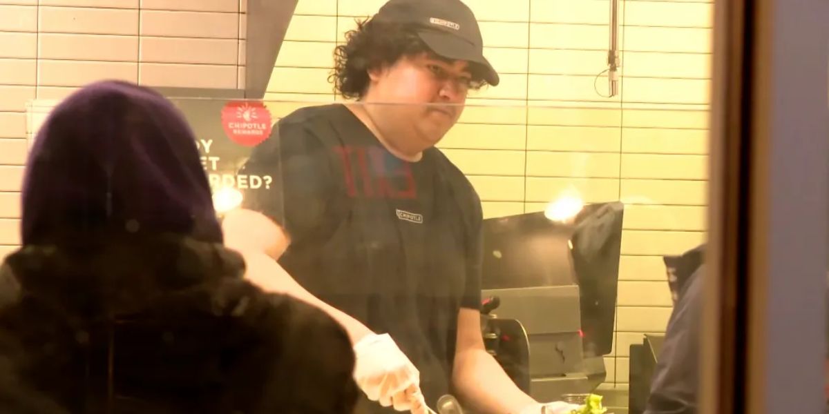 Chipotle Customer Allegedly Threatens to Stab the Staff Behind the Counter After Attacking Him Over an Order