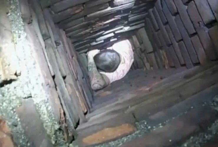Man from Massachusetts Gets Stuck Santa-style in a Chimney While Evading Police