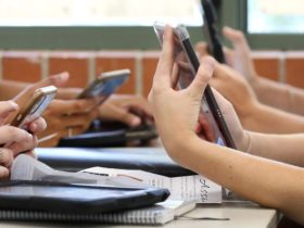 Bill in New Mexico Would Encourage Schools to Implement Classroom Phone Bans